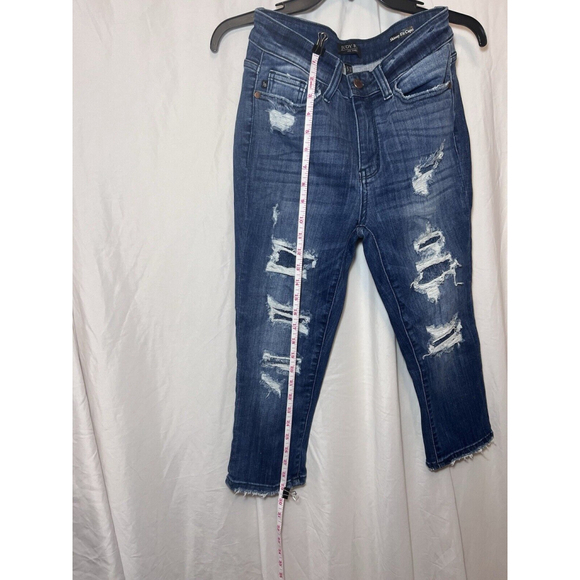 Judy Blue Skinny Fit Capri - 5/27 - Distressed - Picture 2 of 6